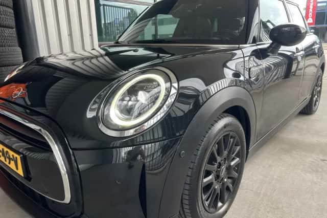 MINI Cooper (2022) thumbnail 5