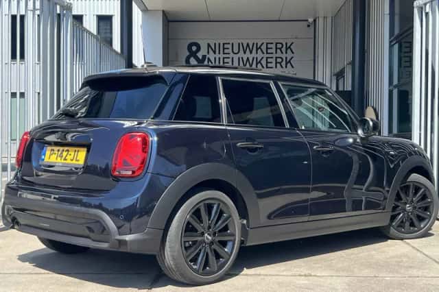 MINI Cooper (2022) thumbnail 2