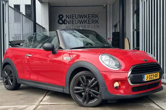 MINI Cooper (2017) thumbnail 4