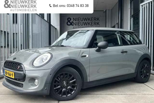 MINI Cooper (2018) thumbnail 1