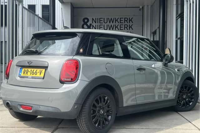 MINI Cooper (2018) thumbnail 2