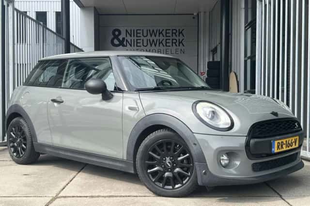 MINI Cooper (2018) thumbnail 3
