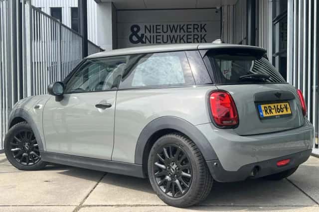 MINI Cooper (2018) thumbnail 4