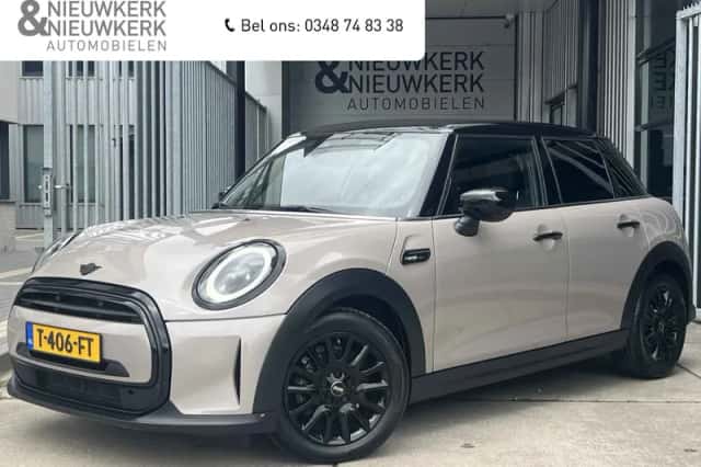 MINI Cooper (2023) thumbnail 1