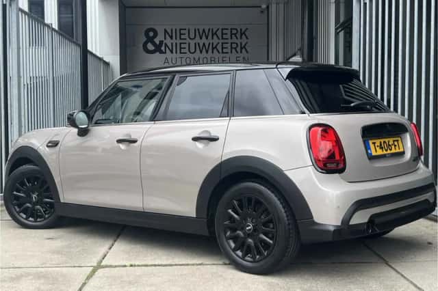 MINI Cooper (2023) thumbnail 4