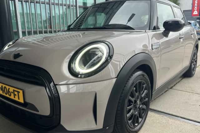 MINI Cooper (2023) thumbnail 5