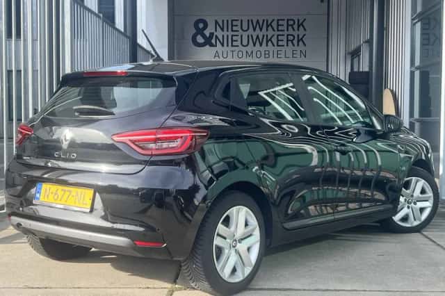 Renault Clio (2021) thumbnail 2