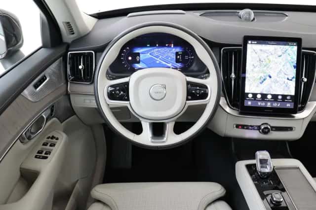 Volvo XC90 (2025) thumbnail 1