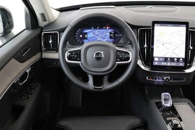 Volvo XC90 (2025) thumbnail 4