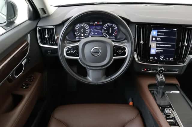 Volvo V90 (2019) thumbnail 1