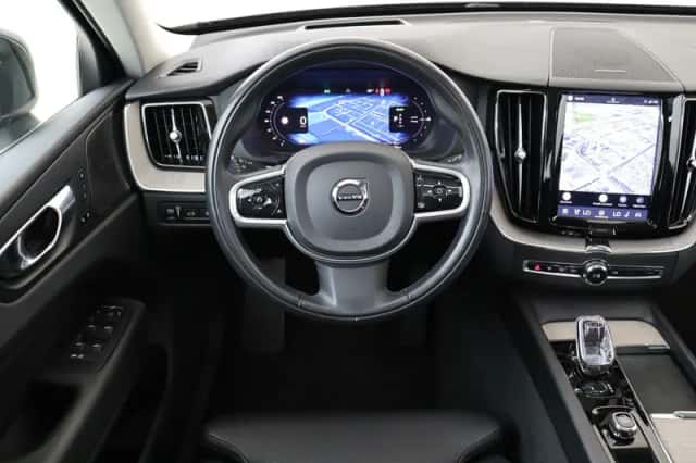 Volvo XC60 (2022) thumbnail 1