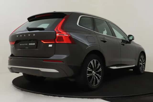 Volvo XC60 (2022) thumbnail 2