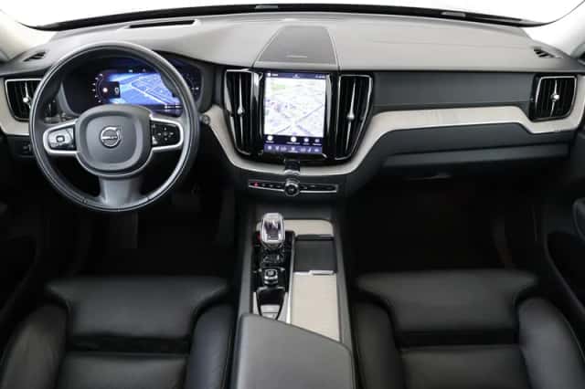 Volvo XC60 (2022) thumbnail 3