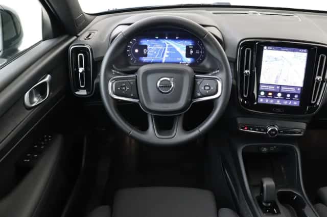 Volvo EX40 (2025) thumbnail 1