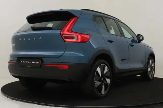 Volvo EX40 (2025) thumbnail 2
