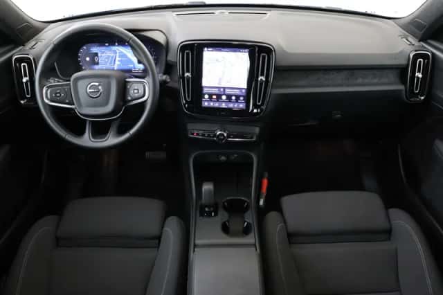 Volvo EX40 (2025) thumbnail 3
