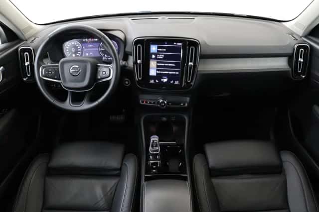 Volvo XC40 (2022) thumbnail 3