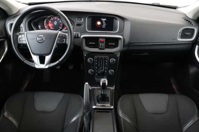 Volvo V40 (2016) thumbnail 3