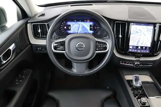 Volvo XC60 (2022) thumbnail 1