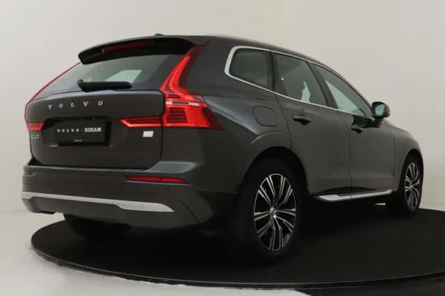 Volvo XC60 (2022) thumbnail 2