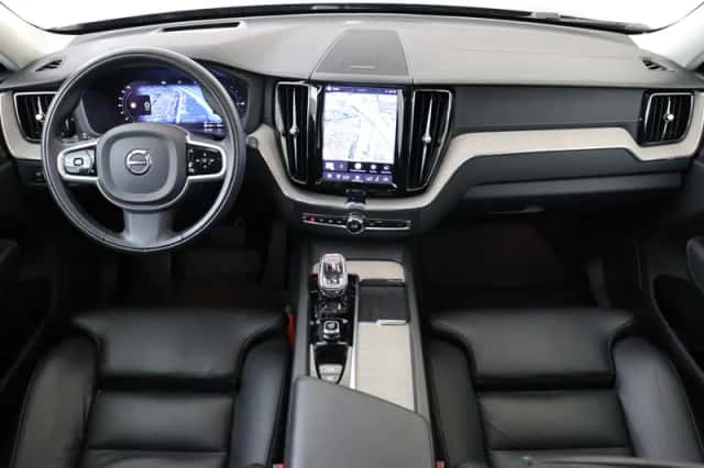Volvo XC60 (2022) thumbnail 3