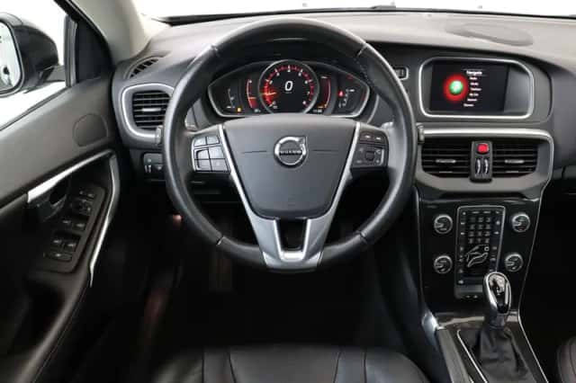 Volvo V40 Cross Country (2019) thumbnail 1