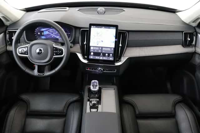 Volvo XC90 (2025) thumbnail 3