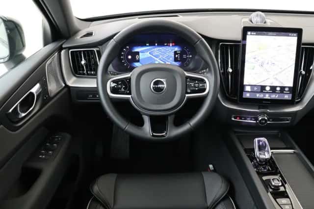 Volvo XC60 (2025) thumbnail 1