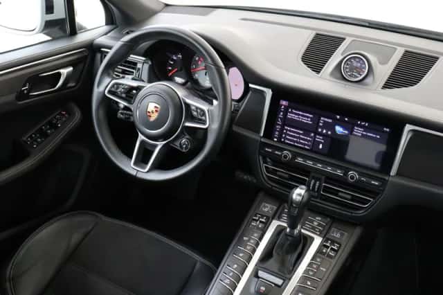 Porsche Macan (2020) thumbnail 5