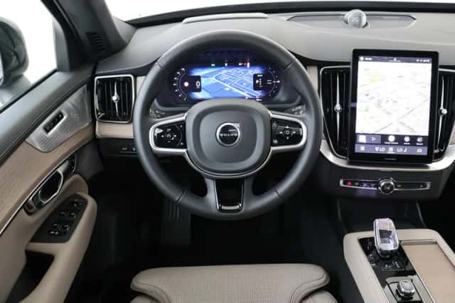 Volvo XC90 (2025) thumbnail 1