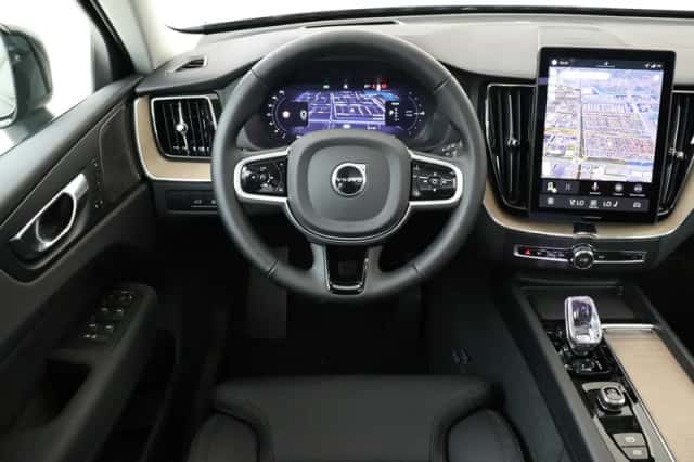 Volvo XC60 (2025) thumbnail 1