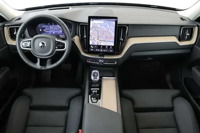 Volvo XC60 (2025) thumbnail 3