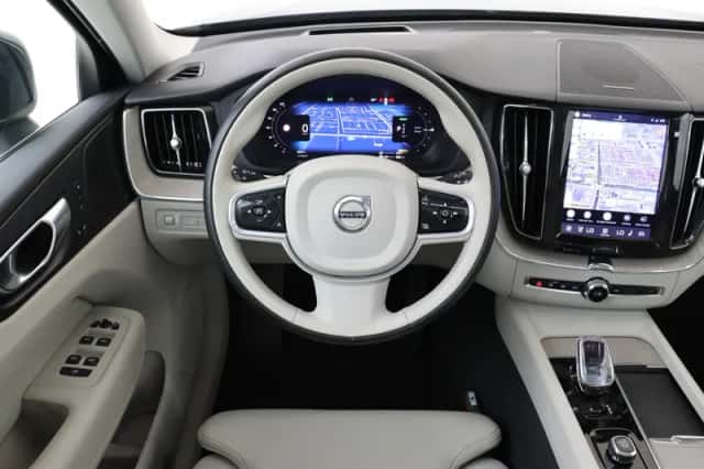 Volvo XC60 (2021) thumbnail 1