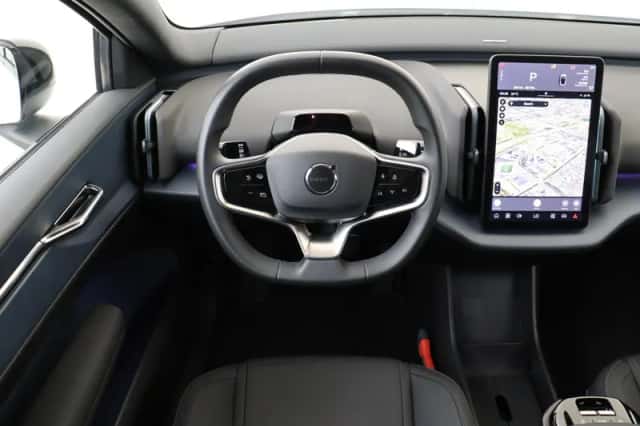 Volvo EX30 (2025) thumbnail 1
