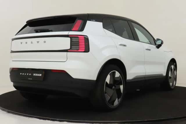Volvo EX30 (2025) thumbnail 2
