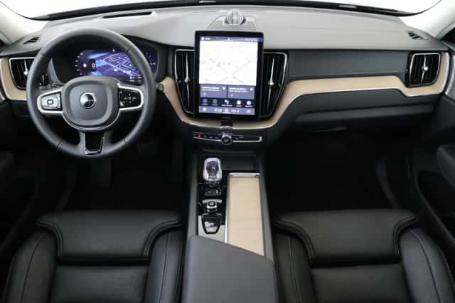 Volvo XC60 (2025) thumbnail 3