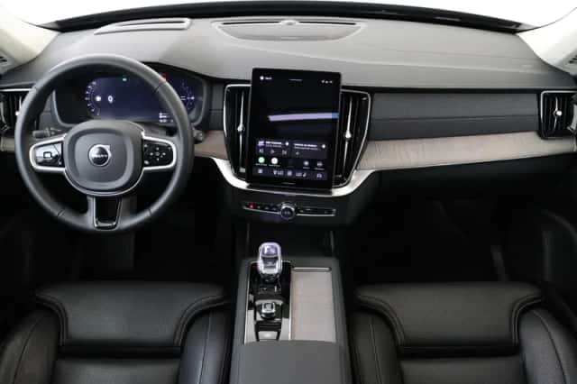 Volvo XC90 (2025) thumbnail 3