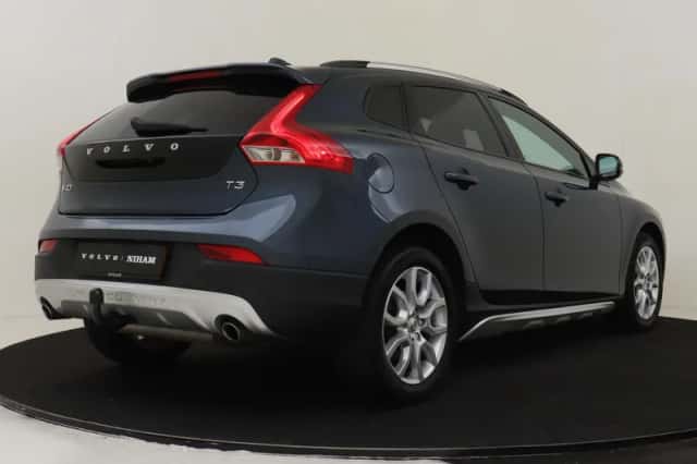 Volvo V40 Cross Country (2019) thumbnail 2