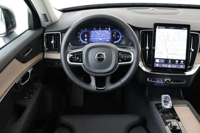 Volvo XC90 (2025) thumbnail 1