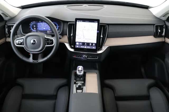 Volvo XC90 (2025) thumbnail 3