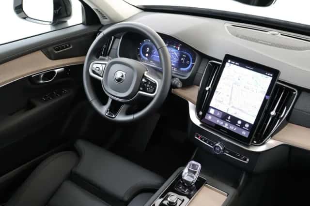Volvo XC90 (2025) thumbnail 5