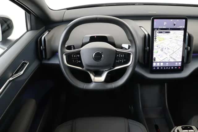 Volvo EX30 (2025) thumbnail 2