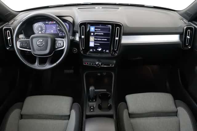 Volvo XC40 (2021) thumbnail 3