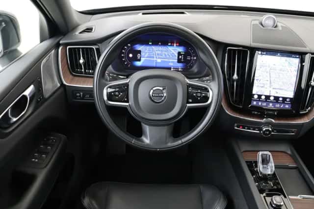 Volvo XC60 (2021) thumbnail 1
