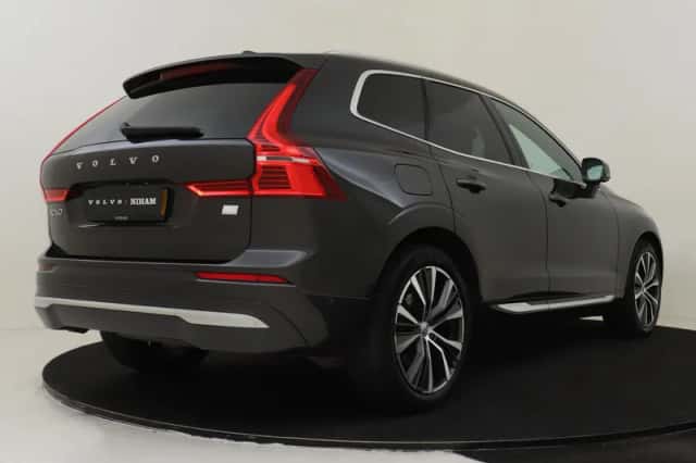 Volvo XC60 (2021) thumbnail 2