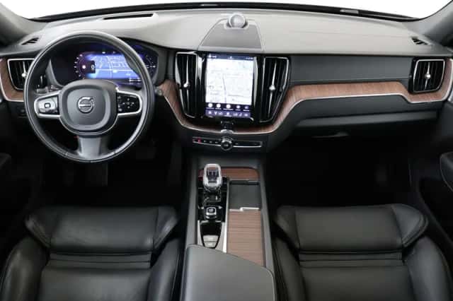 Volvo XC60 (2021) thumbnail 3