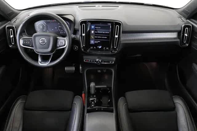 Volvo XC40 (2022) thumbnail 3