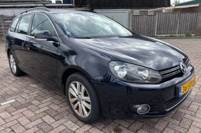 Volkswagen Golf (2011) thumbnail 2