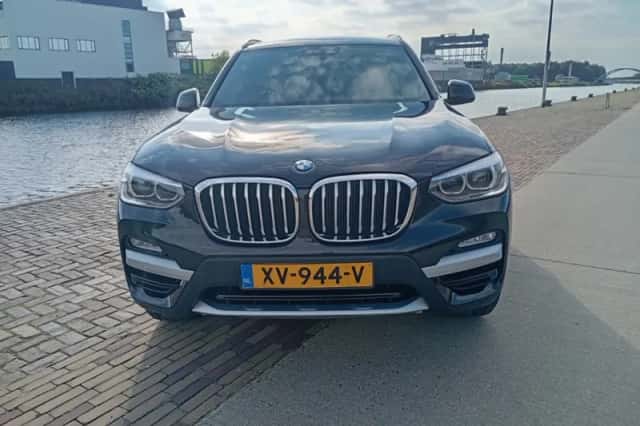 BMW X3 (2019) thumbnail 2