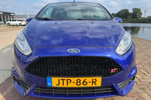Ford Fiesta (2014) thumbnail 2
